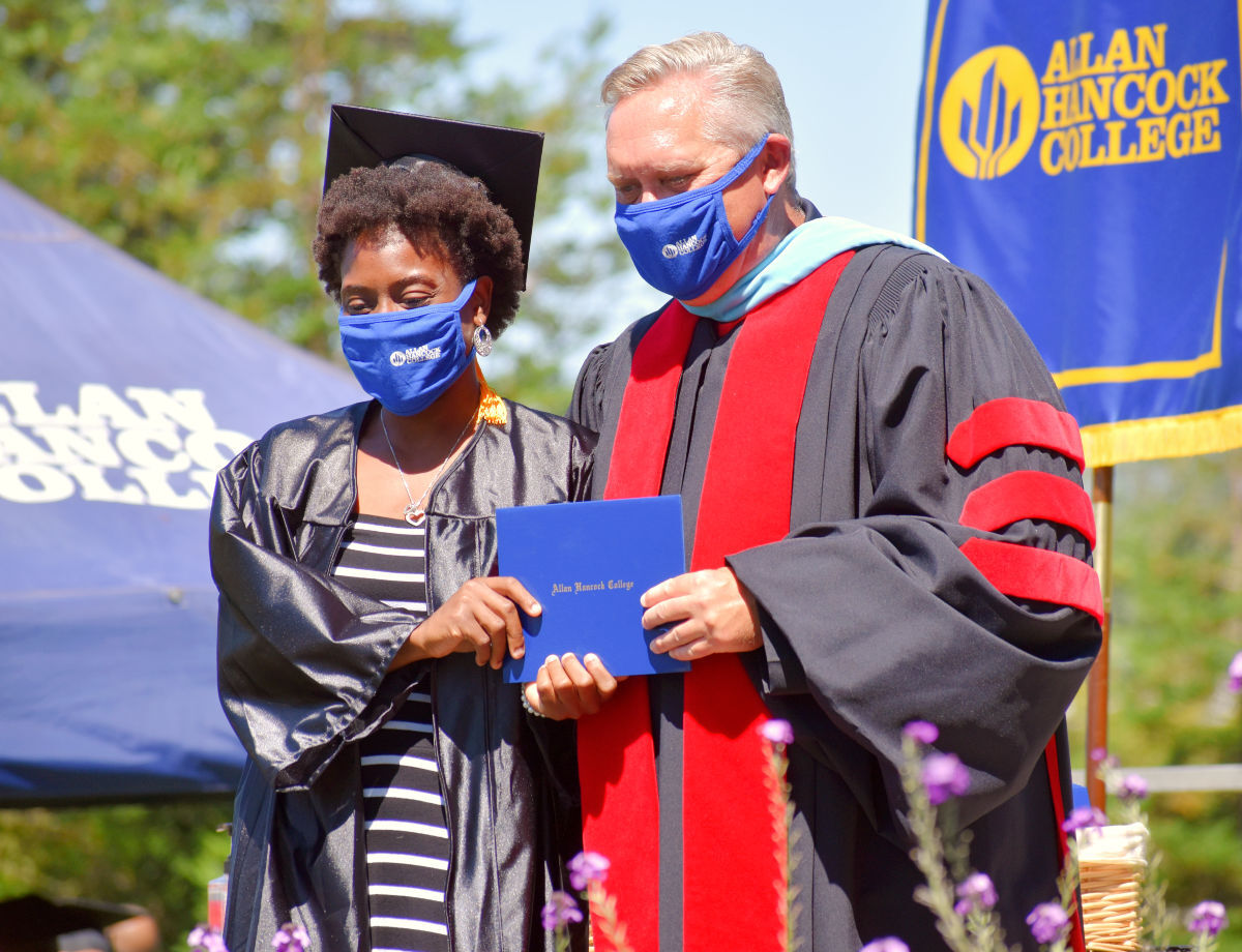 081220-smt-photo-AHC-GRADUATION-002